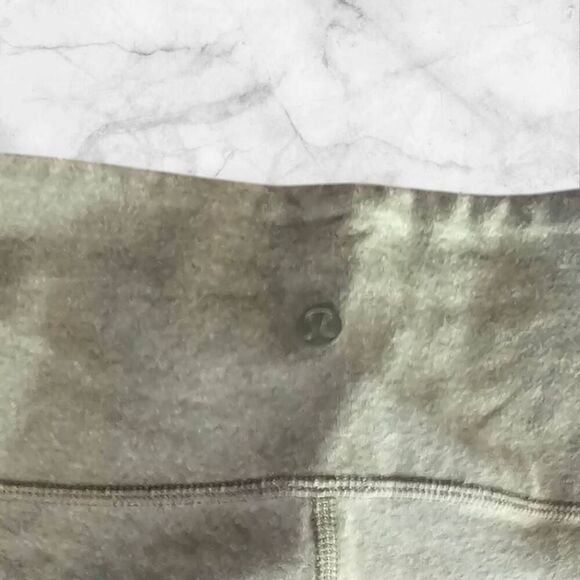 Lululemon Size 4 Wunder Under - Picture 5 of 5